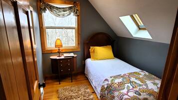 4 bedrooms, iron/ironing board, free WiFi, bed sheets