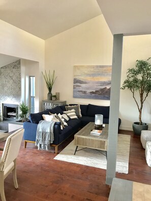 Smart-TV, Kamin, Netflix, Hulu