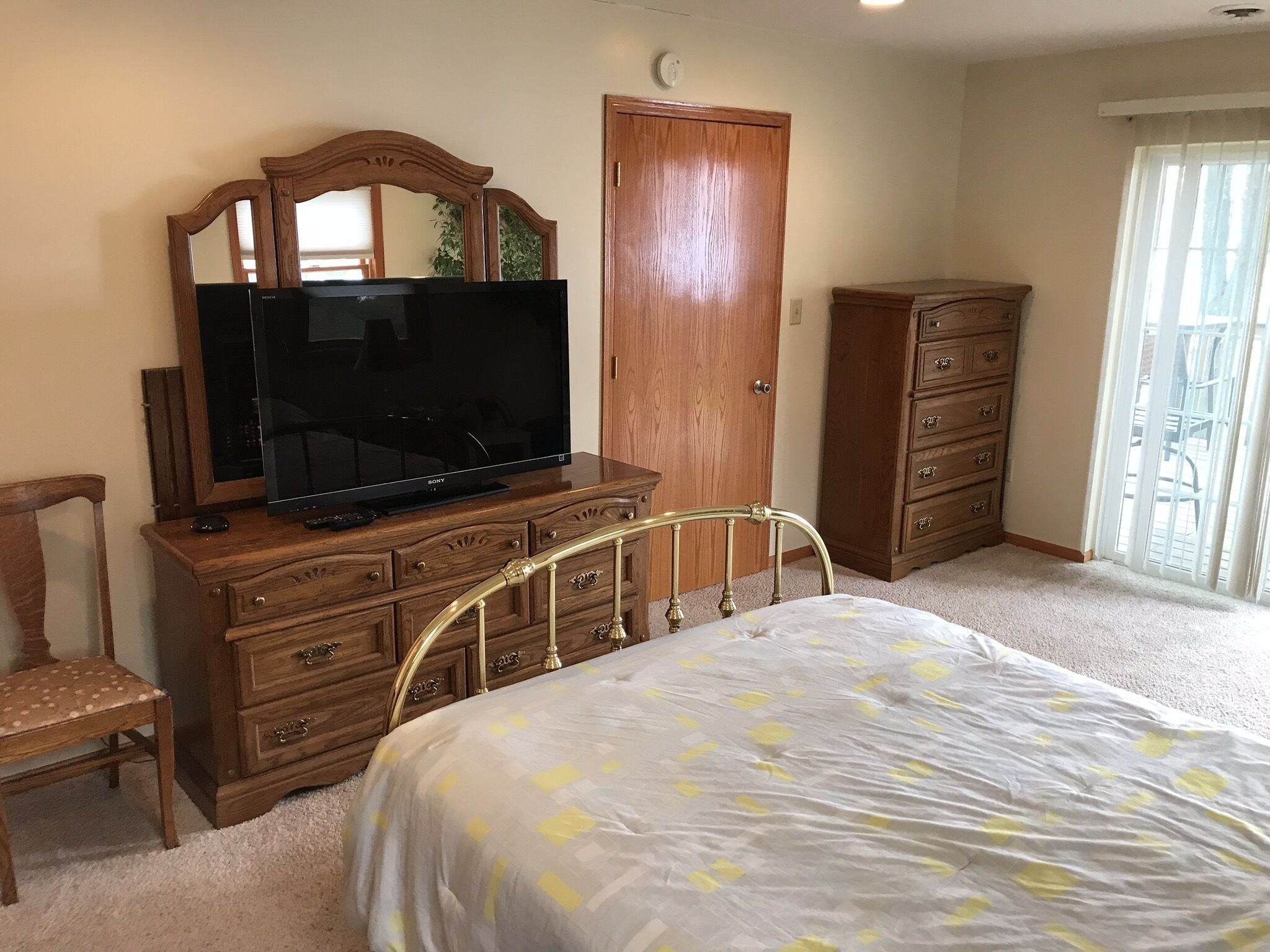 Great fishing. Large one bedroom, two baths, Beautiful view of lake independence