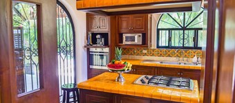 French-Colonial Villa,Close to Paseo Montejo, Hotels and Restaurants!