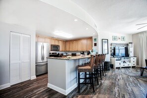 Fridge, microwave, oven, stovetop - 4 Complimentary Beach Chairs! Aqua 601 Oceanfront-3 Balconies! Sleeps 8+Clean (Panama City Beach)