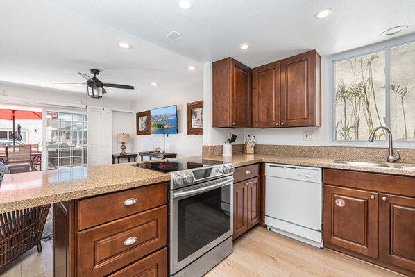 Fridge, microwave, oven, stovetop