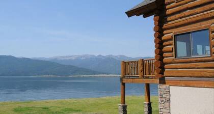 Exclusive Lake Front Log Home Minutes From Yellowstone Park