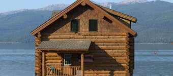 Exclusive Lake Front Log Home Minutes From Yellowstone Park