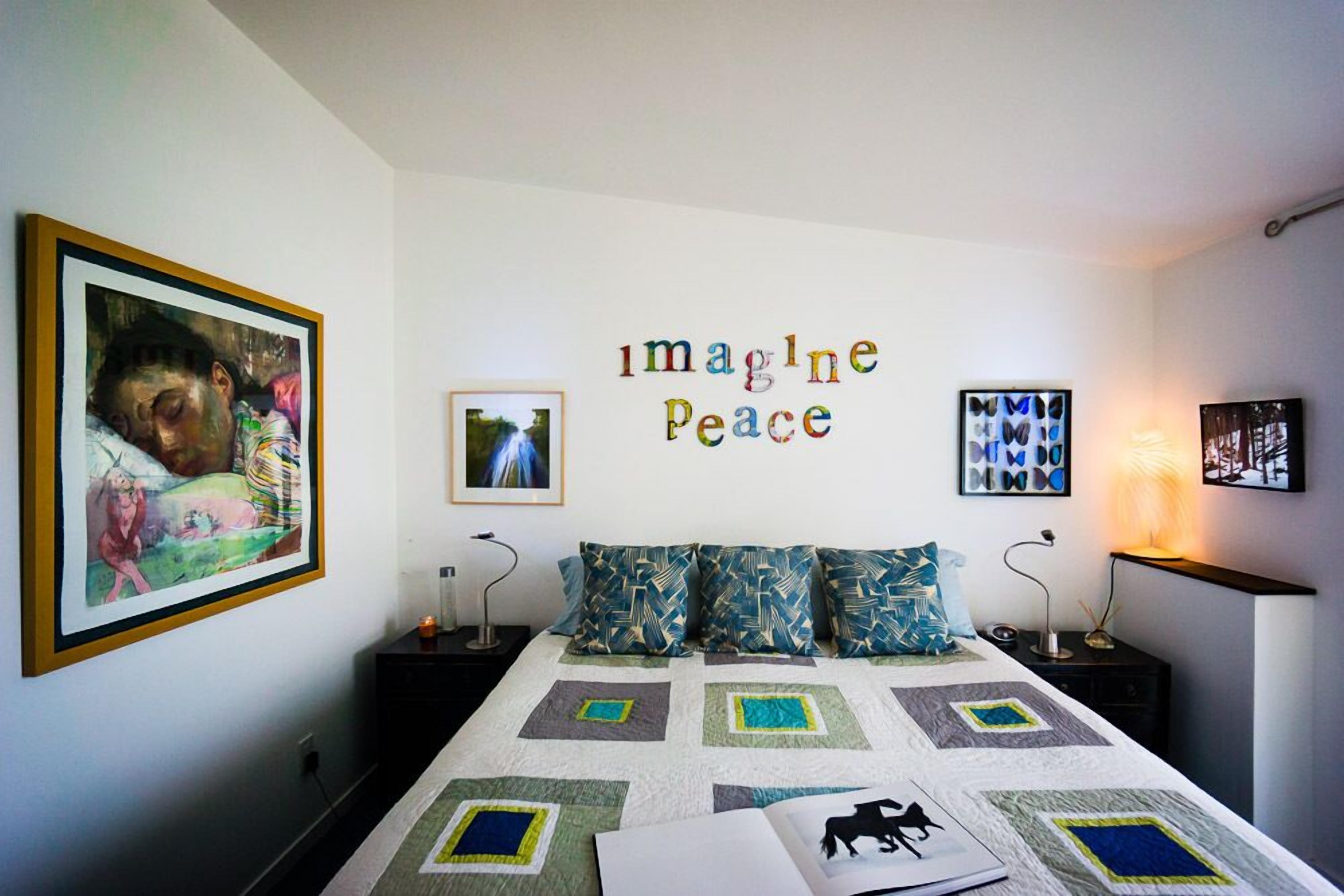 A1-Location: Stylish 5*Loft adjacent to Gondola and Ski-school