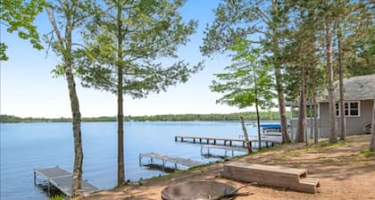 WOW Huge Catfish Lake Home 13br 5ba, Sleeps 26, Eag River Chain/weddings/events