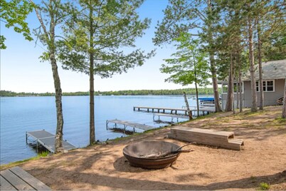 WOW Huge Catfish Lake Home 13br 5ba, Sleeps 26, Eag River Chain/weddings/events