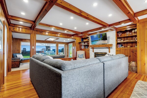 Smart TV, fireplace, DVD player, books