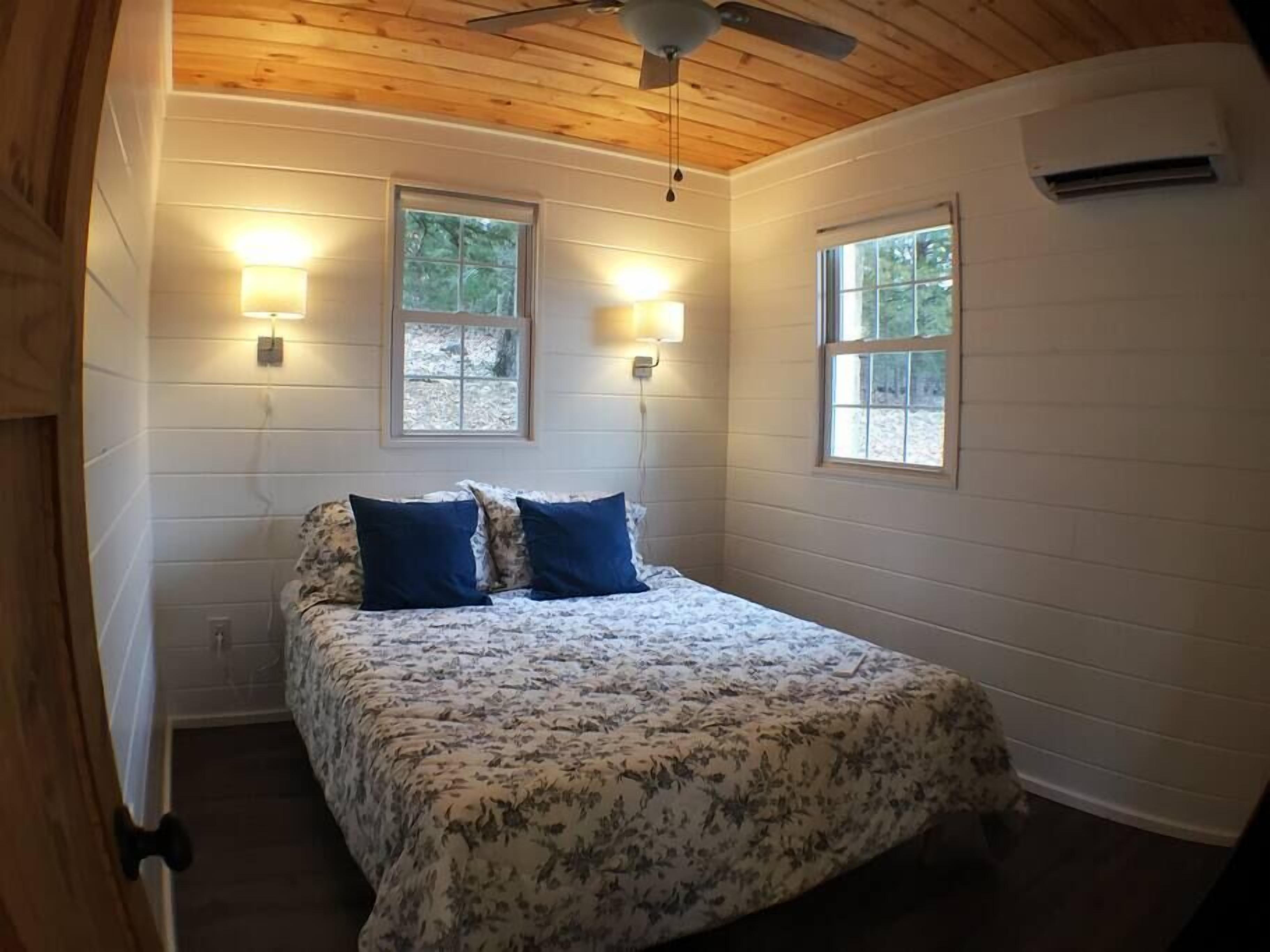 Cabin No. 4 @ The Old Swiss Village - Lake Views!