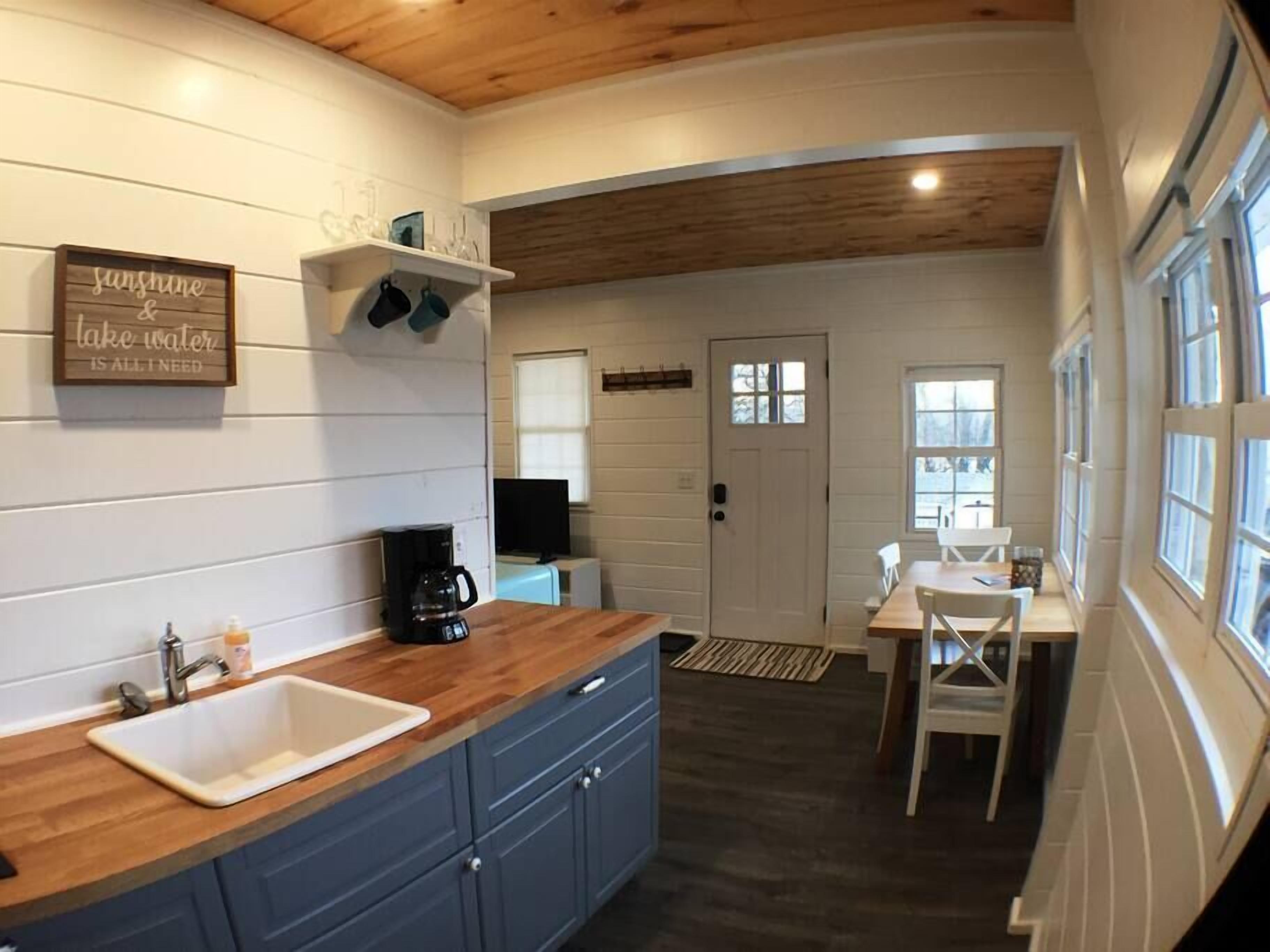 Cabin No. 4 @ The Old Swiss Village - Lake Views!