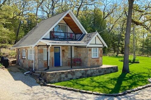 Cabin No. 4 @ The Old Swiss Village - Lake Views!