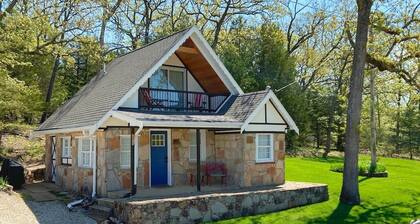 Cabin No. 4 @ The Old Swiss Village - Lake Views!