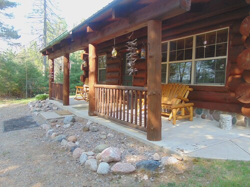 Log cabin on beautiful Keyes Lake