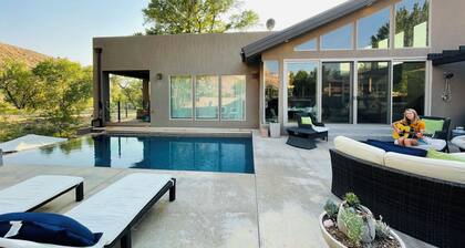 Beautiful Home with private Infinity Edge Pool 2 miles to ZNP main entrance