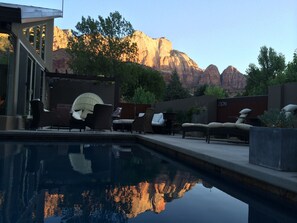 Lämmitetty uima-allas