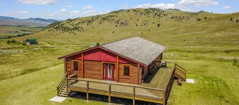 Charming Ridge Top Cabin in der Nähe der historischen Stadt Pony, Montana