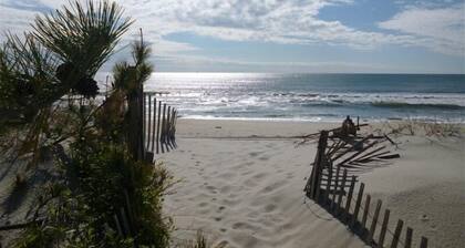 Kaunis Oceanside 5 mh, kolmas koti yksityiseltä rannalta, upeat merinäkymät