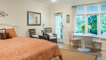 Classic Apartment, 1 Queen Bed, Non Smoking | Individually decorated, individually furnished, iron/ironing board