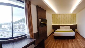 Suite ejecutiva | Ropa de cama de alta calidad y caja de seguridad en la habitación