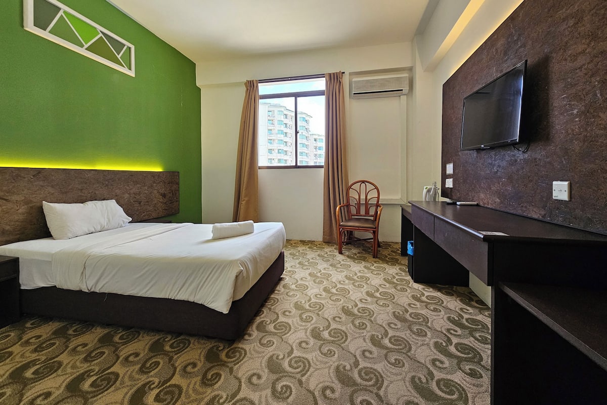 Single Room | Premium bedding, in-room safe, individually furnished, laptop workspace