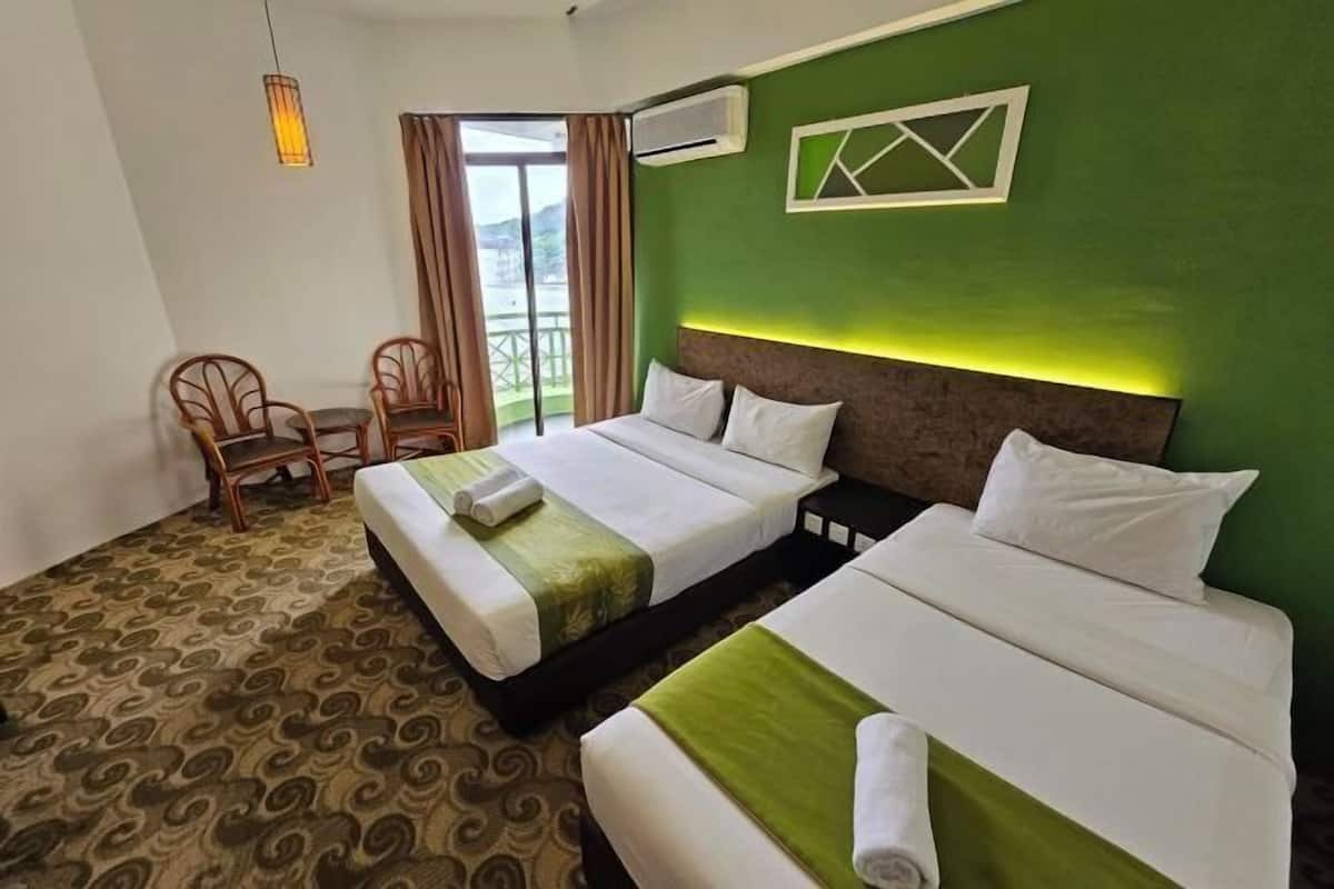 Hochwertige Bettwaren, Zimmersafe, individuell eingerichtet