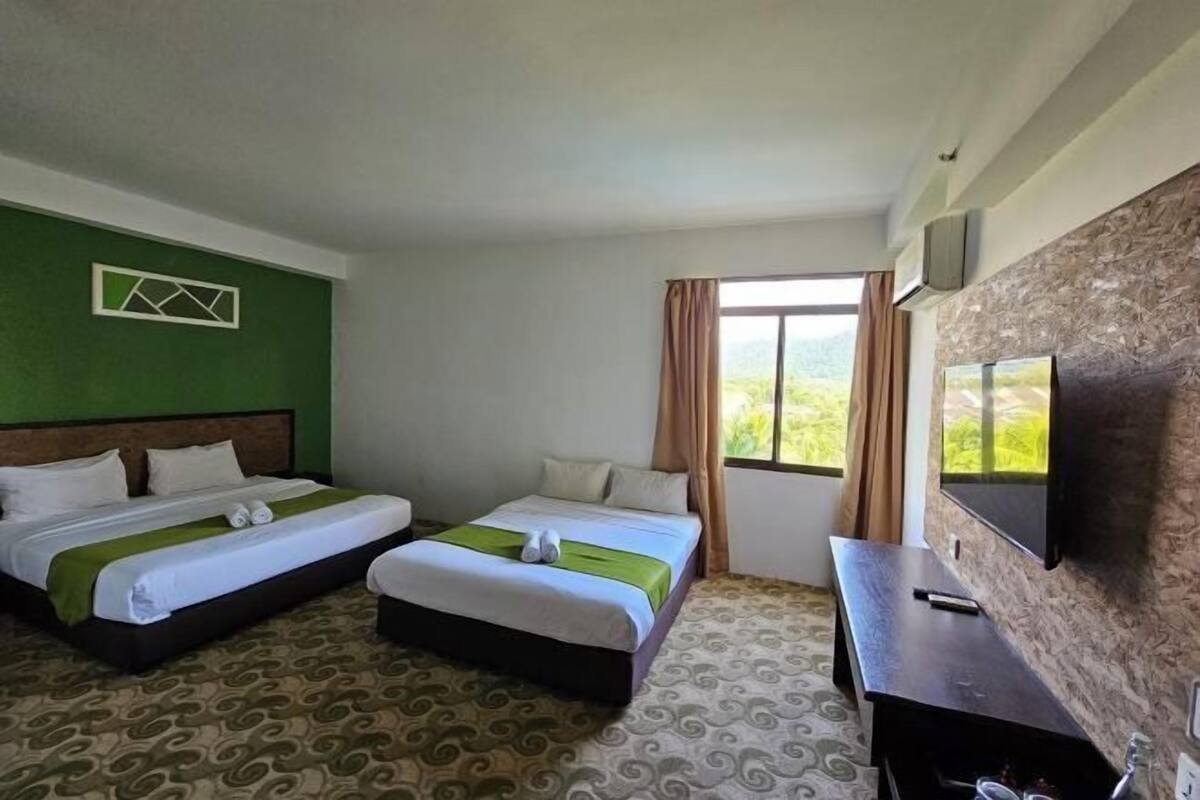 Hochwertige Bettwaren, Zimmersafe, individuell eingerichtet