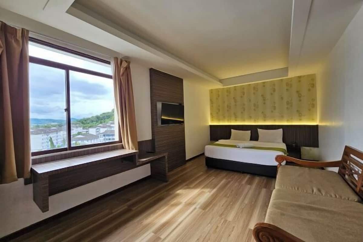 Hochwertige Bettwaren, Zimmersafe, individuell eingerichtet