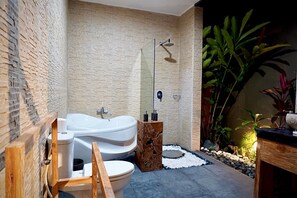 Villa, 4 Bedrooms | Bathroom | Deep soaking tub, free toiletries, towels - Homayoon Villa (Ubud)