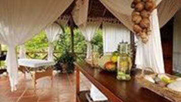 Daily cooked-to-order breakfast for a fee