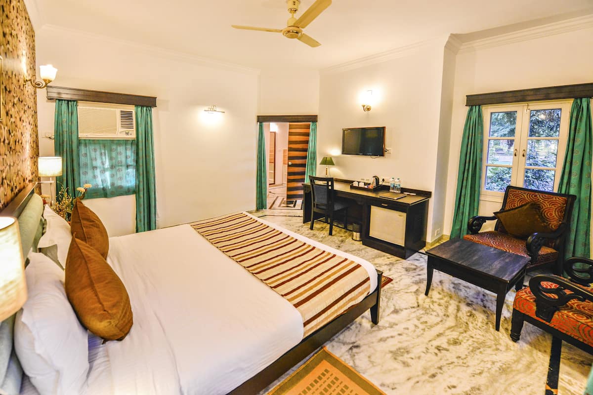 Comfort Room | 1 bedroom, minibar, in-room safe, desk