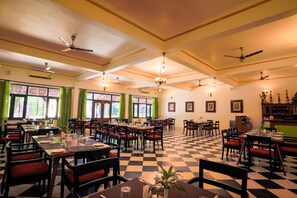 Restaurant - Amantra Shilpi Resort & Spa (Udaipur)