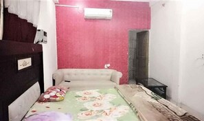 Room, 1 Double Bed, Non Smoking - Darshan Hotel (Noida)
