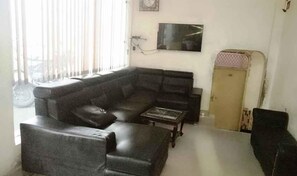 Lobby sitting area - Darshan Hotel (Noida)