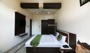 Deluxe Room, City View | Rollaway beds, free WiFi, bed sheets