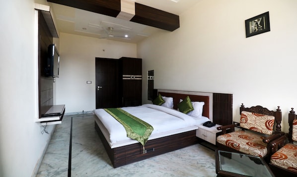 Deluxe Room, City View | Rollaway beds, free WiFi, bed sheets