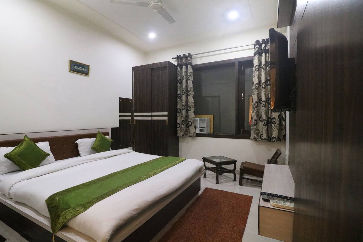 Standard Room, City View | Rollaway beds, free WiFi, bed sheets