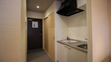 Fridge, microwave, stovetop, cookware/dishes/utensils