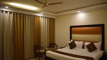 Executive Double Room, 1 Queen Bed, Non Smoking | Soundproofing, free WiFi, bed sheets