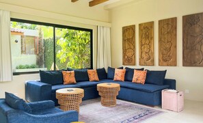 Smart TV, DVD player, stereo - Sun-kissed spacious 4BR near Seminyak, Bali (Badung)