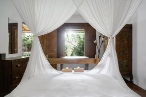 3 dormitorios, caja fuerte, tabla de planchar con plancha