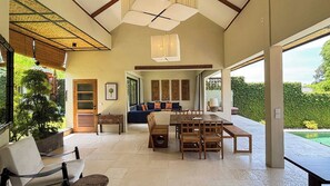 Dining - Sun-kissed spacious 4BR near Seminyak, Bali (Badung)