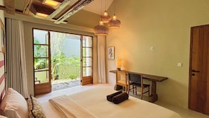 4 bedrooms, in-room safe, desk, iron/ironing board - Sun-kissed spacious 4BR near Seminyak, Bali (Badung)