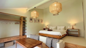 4 bedrooms, in-room safe, desk, iron/ironing board