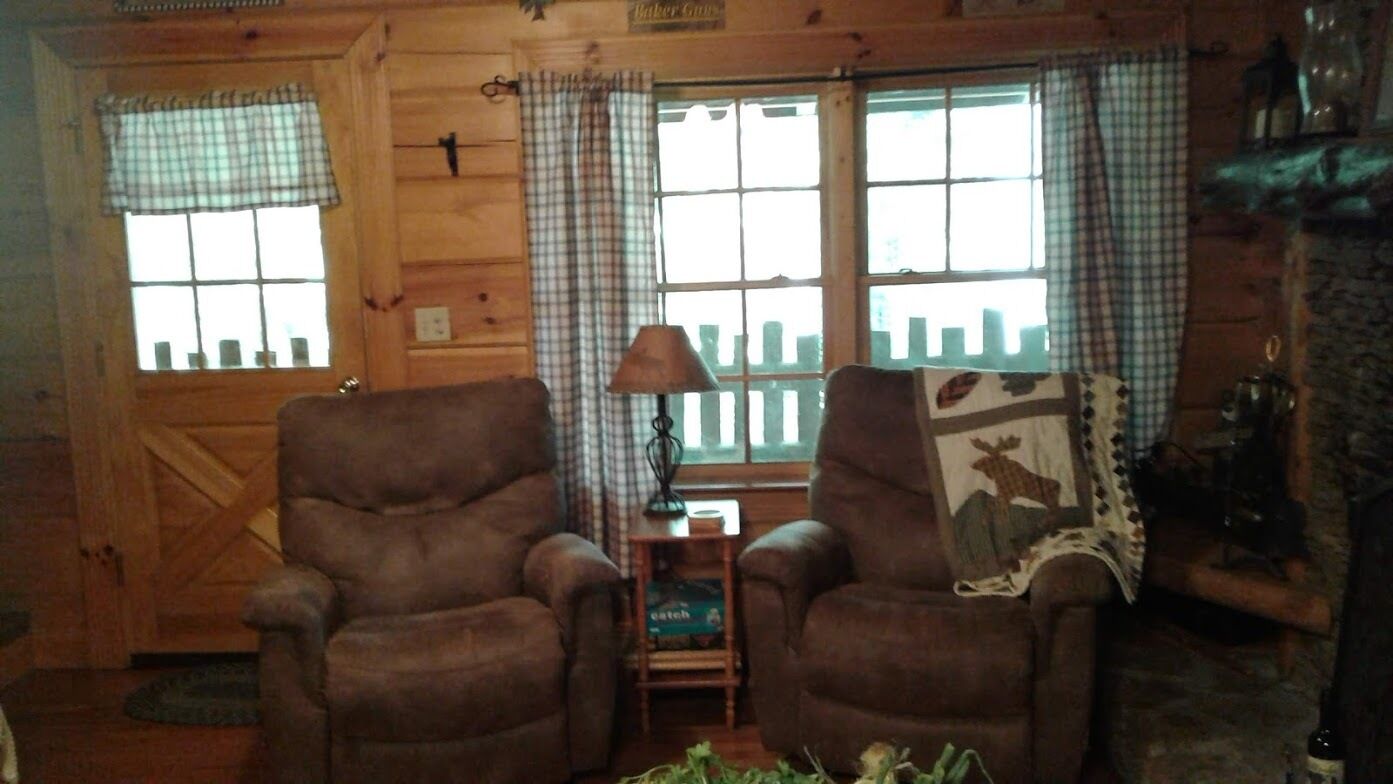 Hilltop Haven Cabin: Mountain Log Cabin With Hot Tub