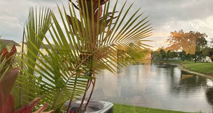 DISNEY Family Vacation / Lakefront Townhome /  New Bedding / 4 Miles To Disney!