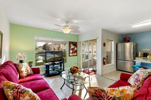 Smart-TV, DVD-Player, Bücher, Videothek