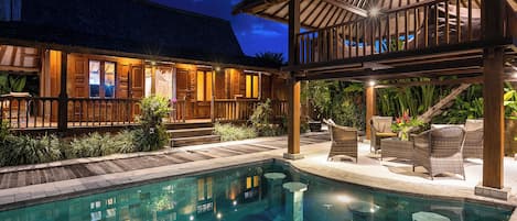 Outdoor pool, sun loungers