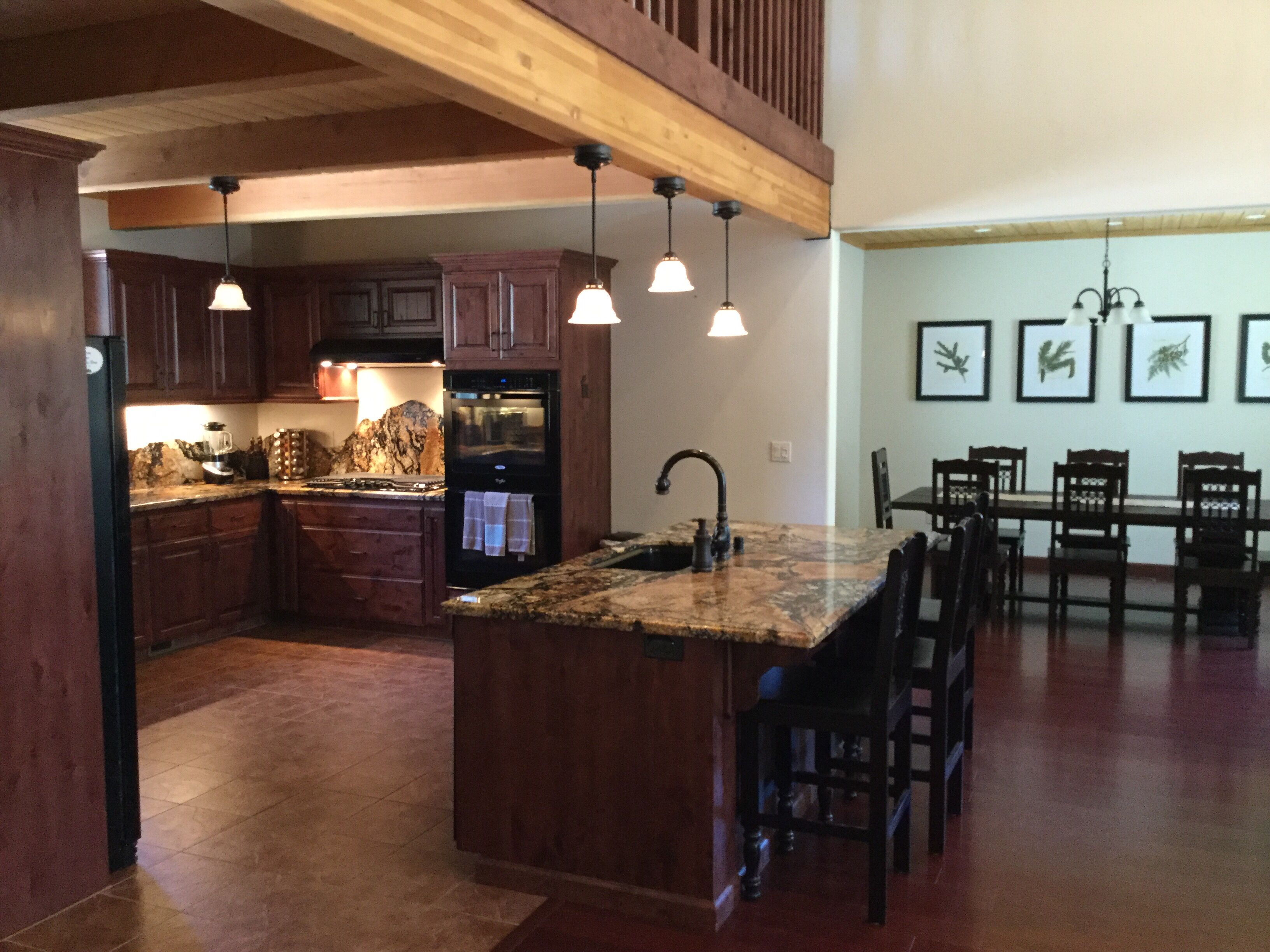 Luxury 5 Bedroom 4.5 Bathroom Shaver Lake Home in Wildflower Village with AC