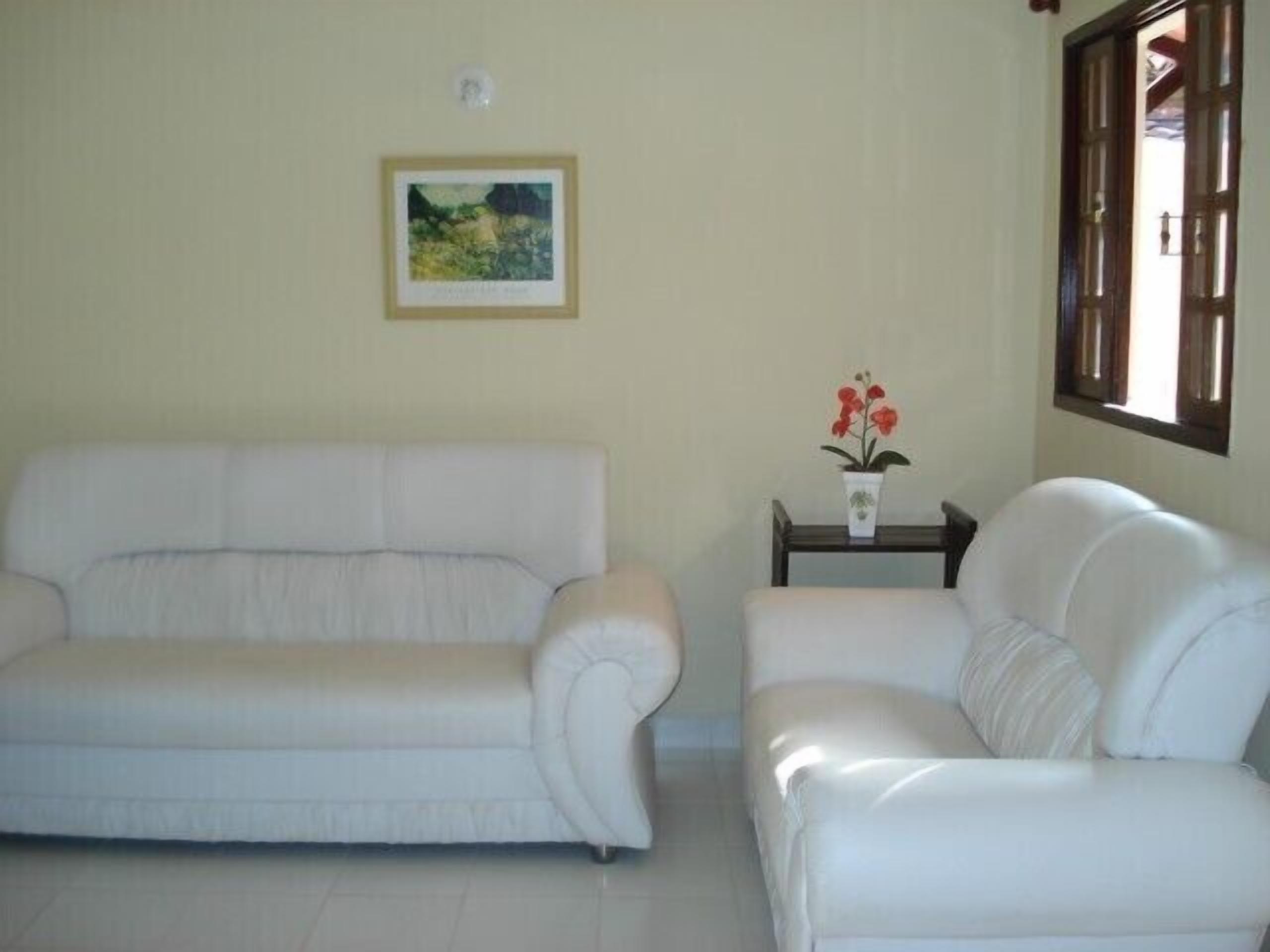 Comfortable house and excellent location 7 minutes from Rua das Pedras. 