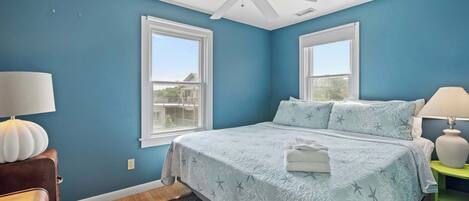 6 bedrooms, iron/ironing board, WiFi, bed sheets